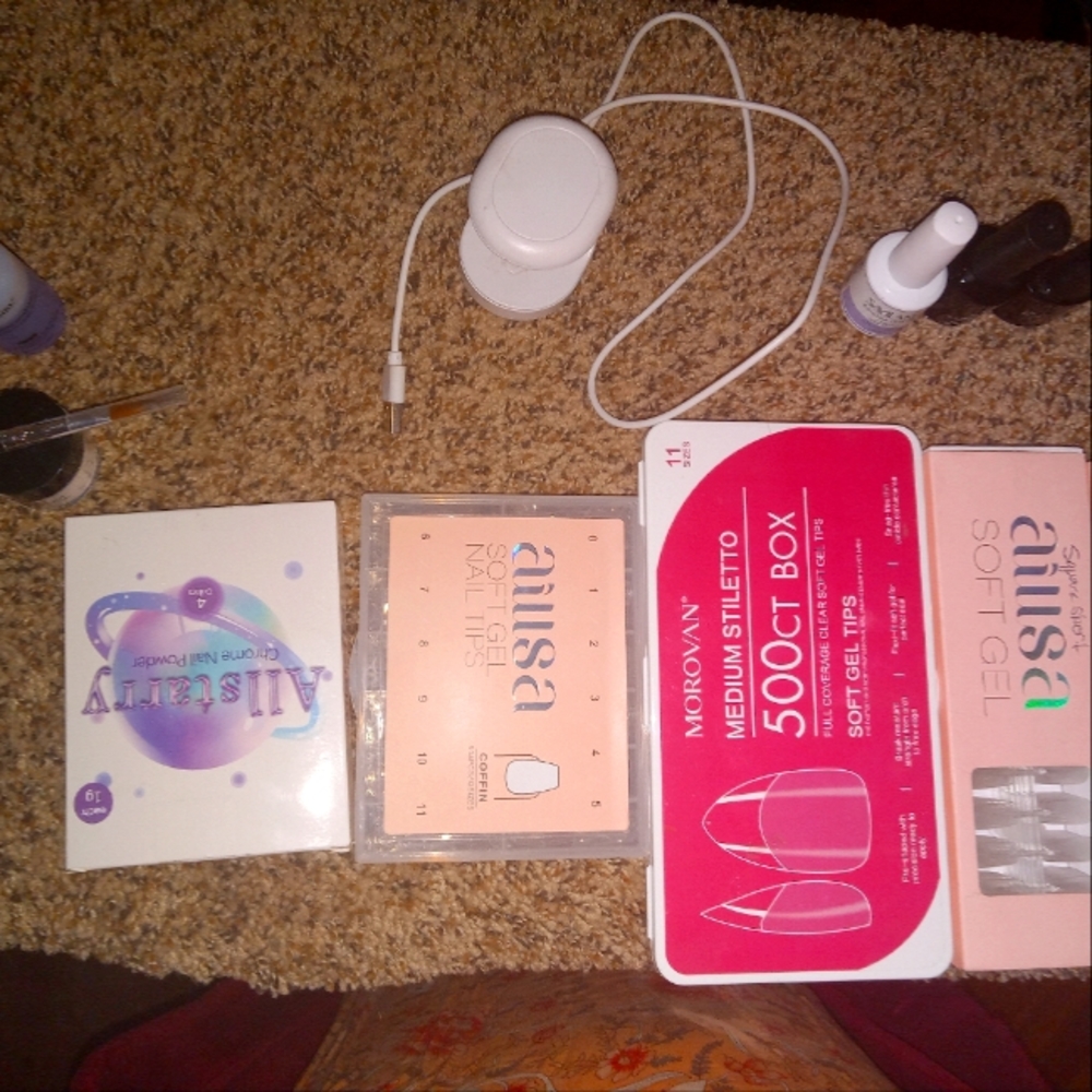 Nail bundle 4sets of gel Nails on acrylic set and 3 nail glue bottles 1 lamp